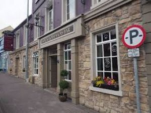The Seven Horseshoes Hotel